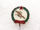 Honved SE Budapest with wreath and bronze runner (lacquer)