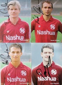 Set of 4 Photo's Hannover 96 1989 with original autograph's