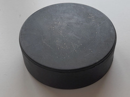 Helsinki 1974 IIHF Ice Hockey World & European Championship - Finland Nationa Team souvenir puck (official product)