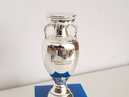Miniature replica of the trophy of the UEFA Euro 2024 Germany, 11 cm (Official Licensed Product)