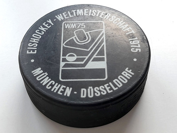 Munich - Dusseldorf 1975 IIHF Ice Hockey World Championship souvenir puck (official product)