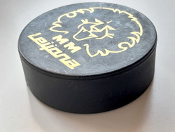 Helsinki 1974 IIHF Ice Hockey World & European Championship - Finland Nationa Team souvenir puck (official product)