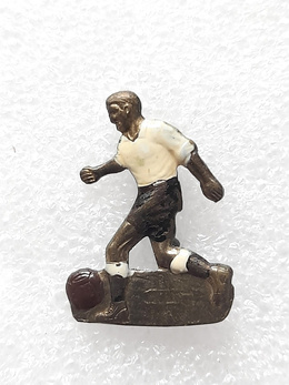 Player with ball old big badge (Brazil, lacquer)