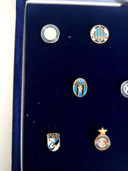 Inter Milano the crest history 11 pins-collection cased (official product)
