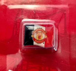 Manchester United mini flag with crest badge (official product)