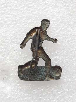 Player with ball old big badge (Brazil, lacquer)