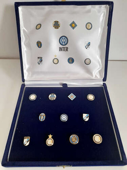 Inter Milano the crest history 11 pins-collection cased (official product) 