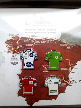 CriTeRiuM du DAuphiNe 2016 Tour de France 2016 Vuelta Espana 2016 shirts in frame set of 12 badges (official product)