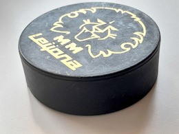 Helsinki 1974 IIHF Ice Hockey World & European Championship - Finland Nationa Team souvenir puck (official product)