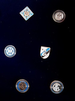 Inter Milano the crest history 11 pins-collection cased (official product)