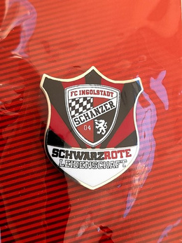 FC Ingolstadt 04 crest on shield badge (official product)