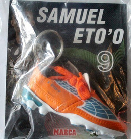 Keyring Samuel Eto'o football shoe (Puma official product) boot