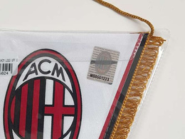 AC Milan crest on the white, two side pennant 17 cm (official product)