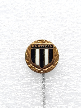 The 25th Anniversary FK Partizan Belgrade badge with golden wreath (enamel, signed)