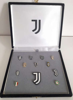 Juventus FC the crest history 12 pins-collection cased (official product)