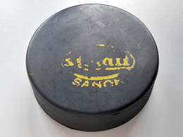 Katowice 1976 IIHF Ice Hockey World & European Championship - Finland Nationa Team souvenir puck (official product)