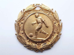  Plaque with a football player, gold-plated with a wreath (old)